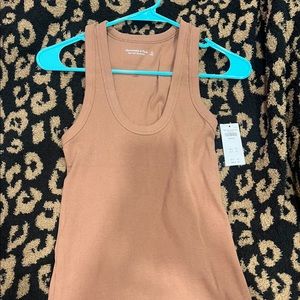 Essentials Scoopneck Tank - Brown